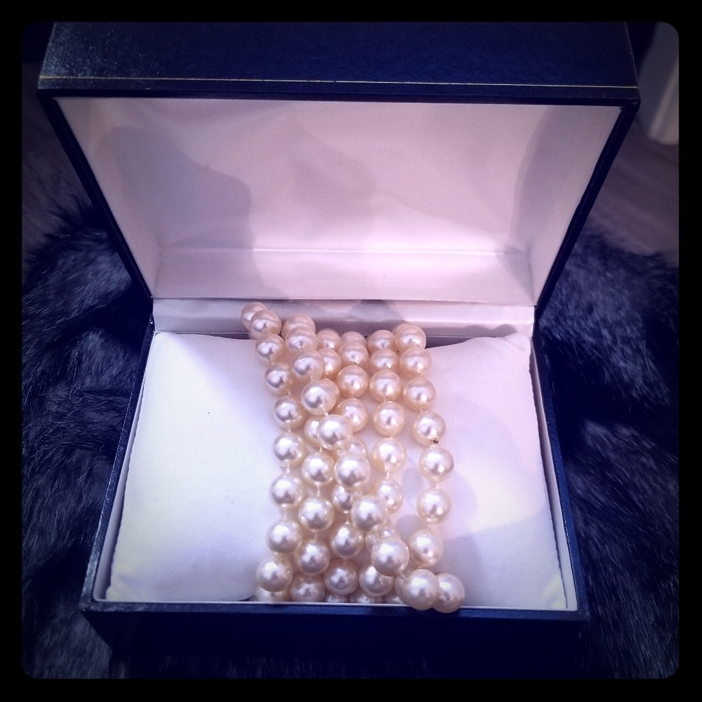 Fake Pearl Necklace